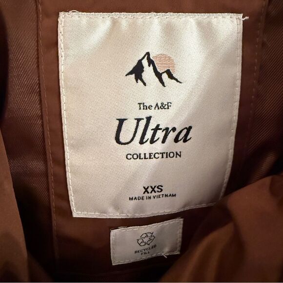 Abercrombie & Fitch Ultra Sherpa Puffer - Picture 5 of 7